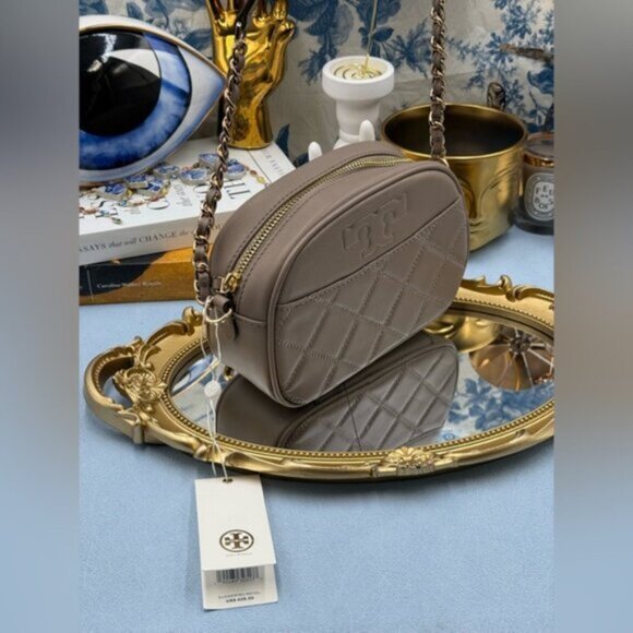 🆕 TORY BURCH 🧿 NWT Savannah Chain Link Camera Bag, French Gray AUTHENTICATED - Picture 2 of 12